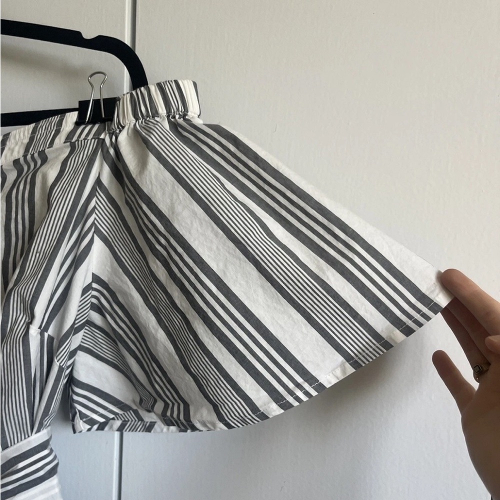 Lane Bryant Size 18 Blouse Gray White Striped Off the Shoulder Tie at Waist - Picture 3 of 13